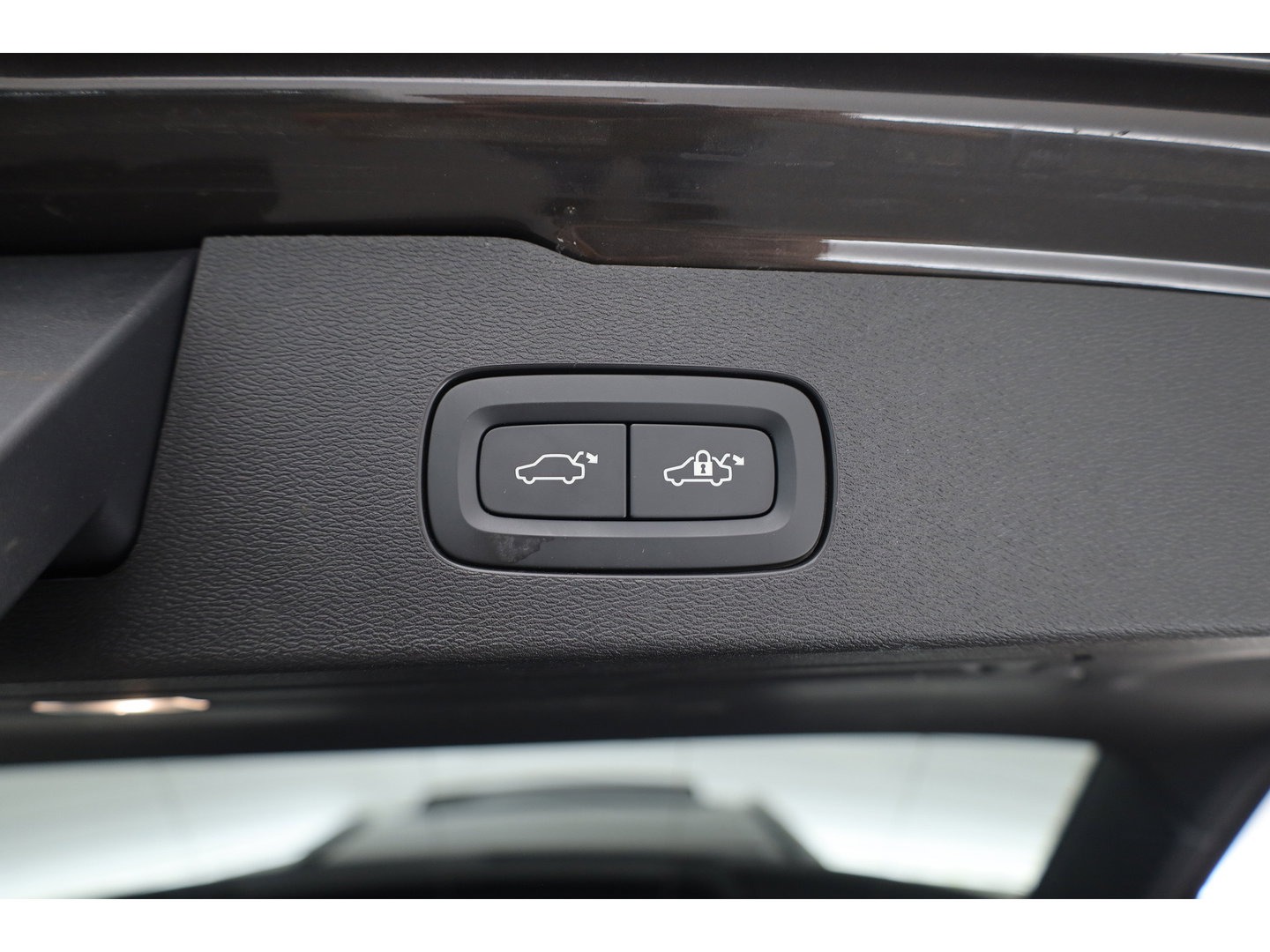 Volvo V60 2.0 T6 Plug-in hybrid AWD Plus Dark | SOH 98,2 % | Pano-dak | 360 camera | Trekhaak | Harman/ Kardon |