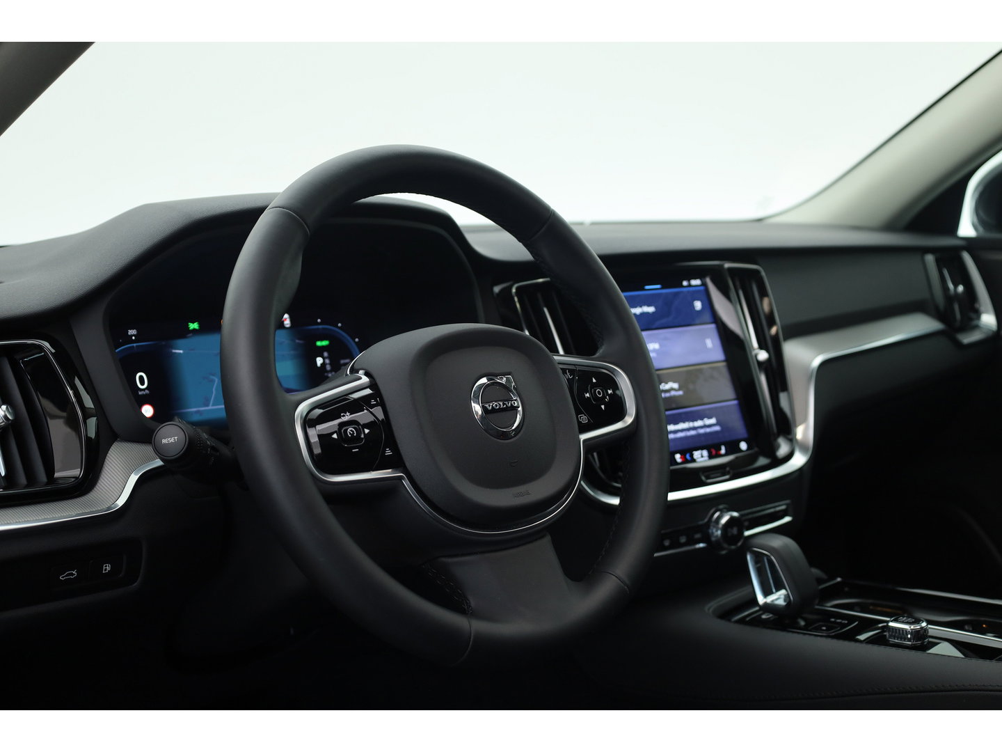 Volvo V60 2.0 T6 Plug-in hybrid AWD Plus Dark | SOH 98,2 % | Pano-dak | 360 camera | Trekhaak | Harman/ Kardon |