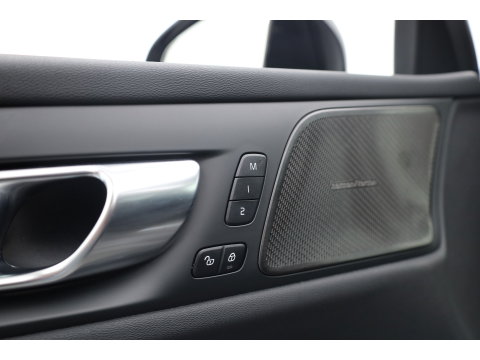 Volvo V60 2.0 T6 Plug-in hybrid AWD Plus Dark | SOH 98,2 % | Pano-dak | 360 camera | Trekhaak | Harman/ Kardon |
