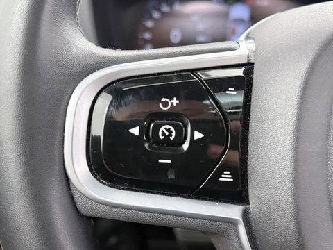 Volvo S60 2.0 T8 Recharge AWD R-Design Pano H/K HUD 360° ACC Carplay