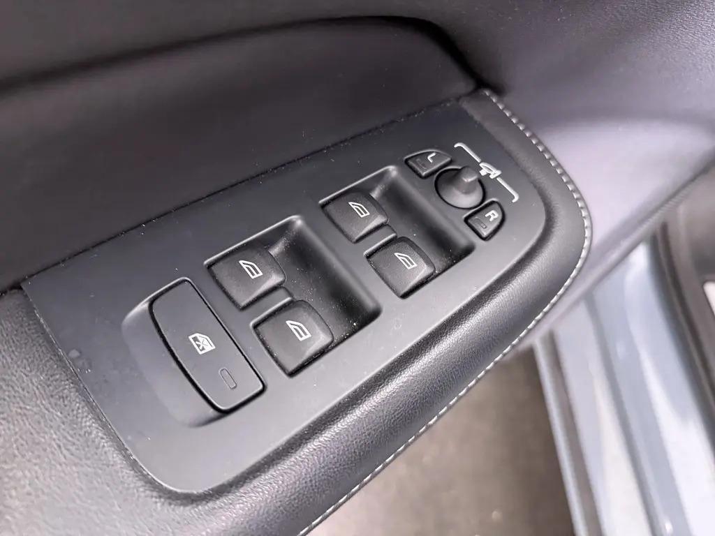 Volvo S60 2.0 T8 Recharge AWD R-Design Pano H/K HUD 360° ACC Carplay