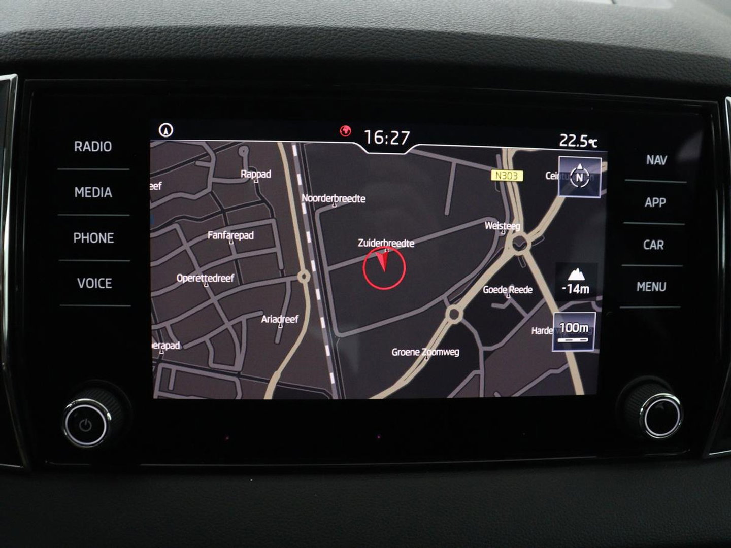 Škoda Karoq 1.5 TSI ACT Business Edition | Stoelverwarming | Navigatie | Carplay | Sfeerverlichting | Climate control | Park assist | Trekhaak