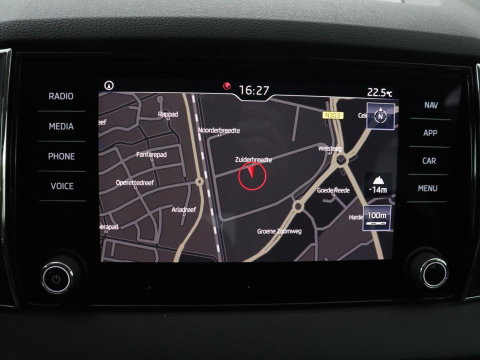 Škoda Karoq 1.5 TSI ACT Business Edition | Stoelverwarming | Navigatie | Carplay | Sfeerverlichting | Climate control | Park assist | Trekhaak