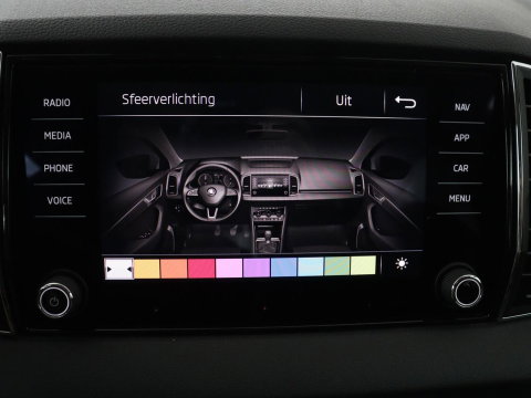 Škoda Karoq 1.5 TSI ACT Business Edition | Stoelverwarming | Navigatie | Carplay | Sfeerverlichting | Climate control | Park assist | Trekhaak