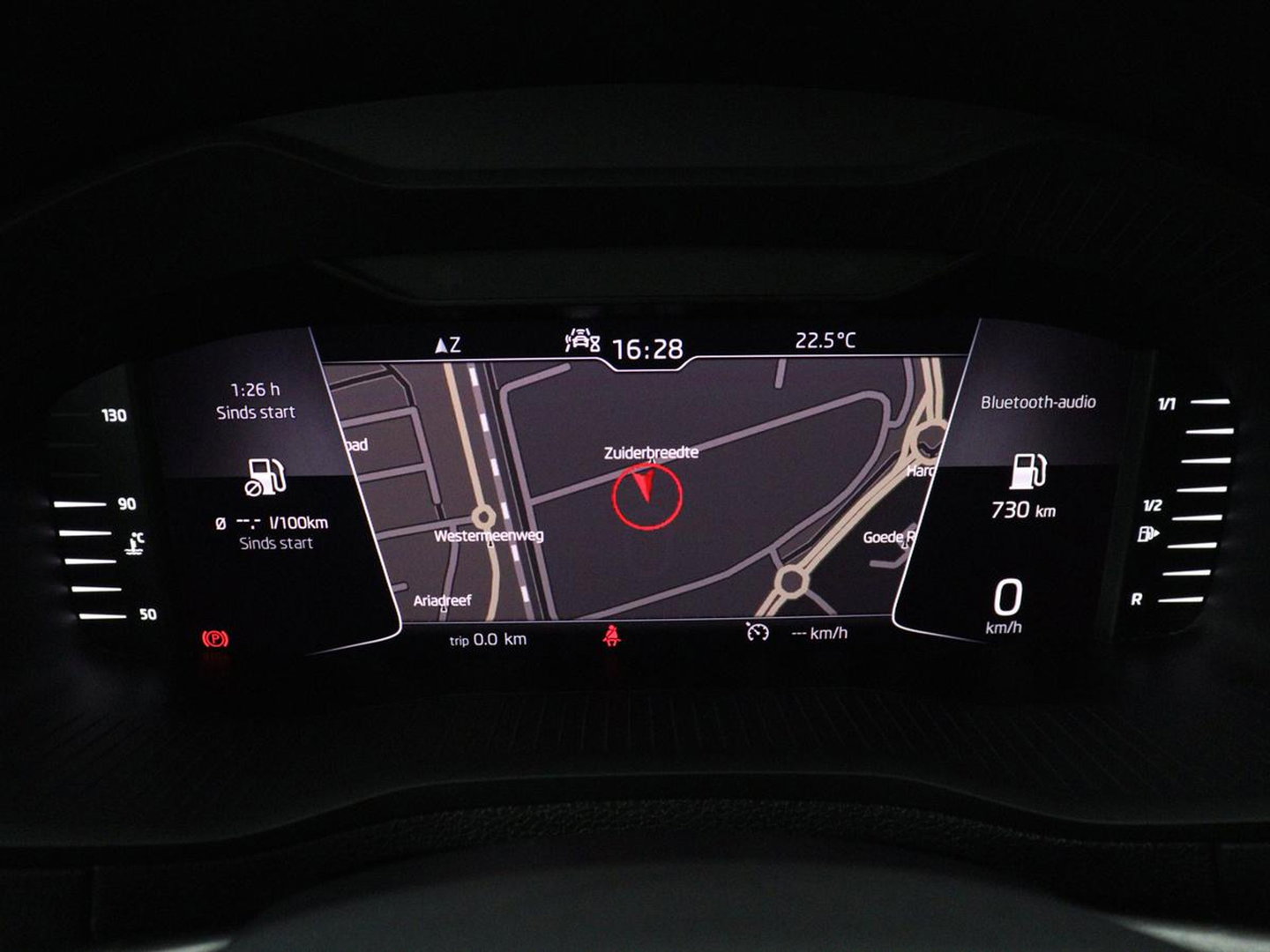 Škoda Karoq 1.5 TSI ACT Business Edition | Stoelverwarming | Navigatie | Carplay | Sfeerverlichting | Climate control | Park assist | Trekhaak