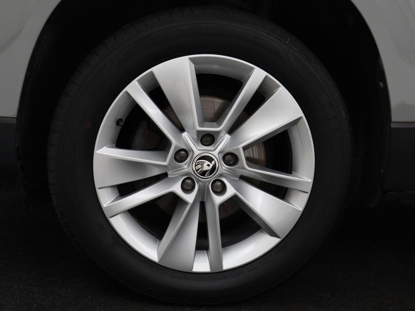 Škoda Karoq 1.5 TSI ACT Business Edition | Stoelverwarming | Navigatie | Carplay | Sfeerverlichting | Climate control | Park assist | Trekhaak