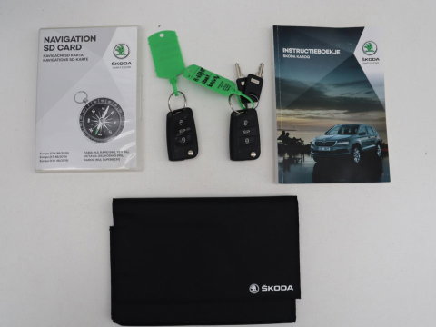Škoda Karoq 1.5 TSI ACT Business Edition | Stoelverwarming | Navigatie | Carplay | Sfeerverlichting | Climate control | Park assist | Trekhaak