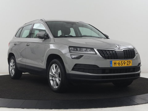 Škoda Karoq 1.5 TSI ACT Business Edition | Stoelverwarming | Navigatie | Carplay | Sfeerverlichting | Climate control | Park assist | Trekhaak