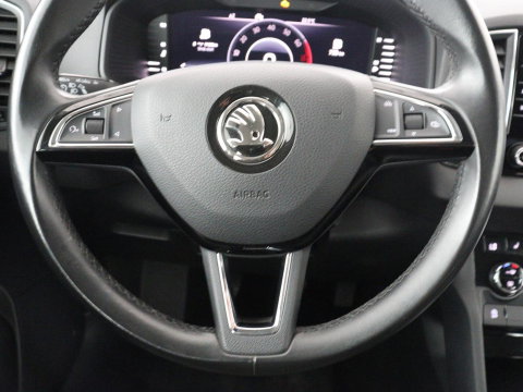 Škoda Karoq 1.5 TSI ACT Business Edition | Stoelverwarming | Navigatie | Carplay | Sfeerverlichting | Climate control | Park assist | Trekhaak