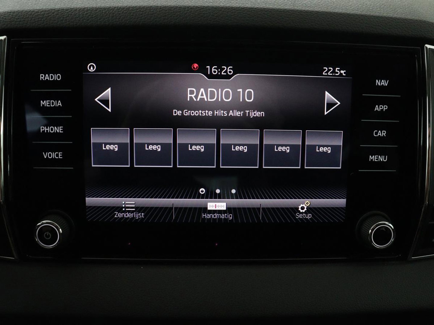 Škoda Karoq 1.5 TSI ACT Business Edition | Stoelverwarming | Navigatie | Carplay | Sfeerverlichting | Climate control | Park assist | Trekhaak