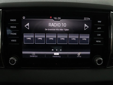 Škoda Karoq 1.5 TSI ACT Business Edition | Stoelverwarming | Navigatie | Carplay | Sfeerverlichting | Climate control | Park assist | Trekhaak