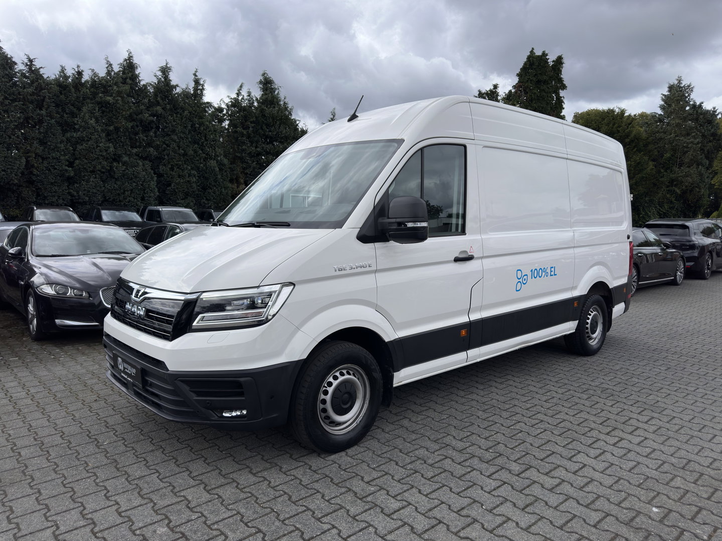 MAN eTGE Basis 36 kWh L3 H3 (2-FASE) {Soh-88%} Aut. *HEATPUMP | NAVI-FULLMAP | AIRCO | CRUISE | 3-PERS | CAMERA | HEATED-ERGO-SEATS | PDC | DAB | WIFI | FULL-LED | CCS-FASTLOADER*