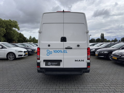 MAN eTGE Basis 36 kWh L3 H3 (2-FASE) {Soh-88%} Aut. *HEATPUMP | NAVI-FULLMAP | AIRCO | CRUISE | 3-PERS | CAMERA | HEATED-ERGO-SEATS | PDC | DAB | WIFI | FULL-LED | CCS-FASTLOADER*
