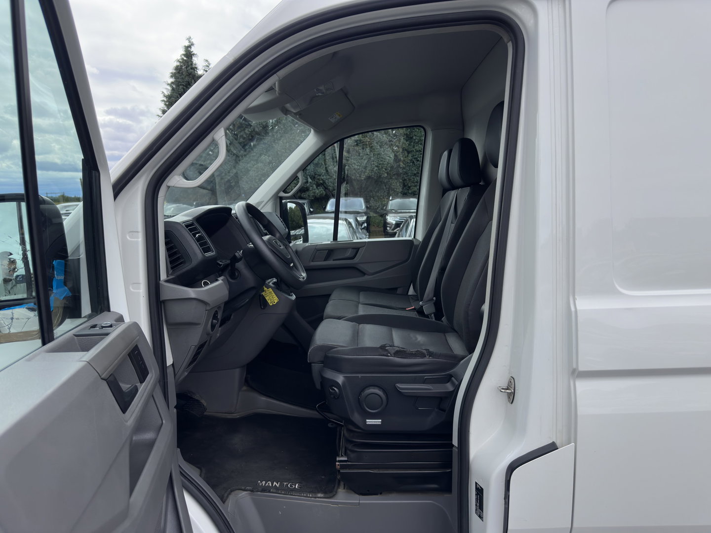 MAN eTGE Basis 36 kWh L3 H3 (2-FASE) {Soh-88%} Aut. *HEATPUMP | NAVI-FULLMAP | AIRCO | CRUISE | 3-PERS | CAMERA | HEATED-ERGO-SEATS | PDC | DAB | WIFI | FULL-LED | CCS-FASTLOADER*