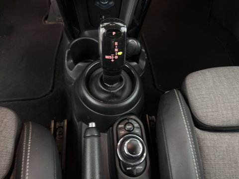 MINI 3-deurs 1.5 One Business Edition (INCL.BTW) Aut. *LEATHER-FABRIC | FULL-LED | NAVI-FULLMAP | SPORT-SEATS | AMBIENT-LIGHT | DIGI-COCKPIT | PRIVACY-GLASS | DAB+ | ECC | PDC | CRUISE | 16''ALU*