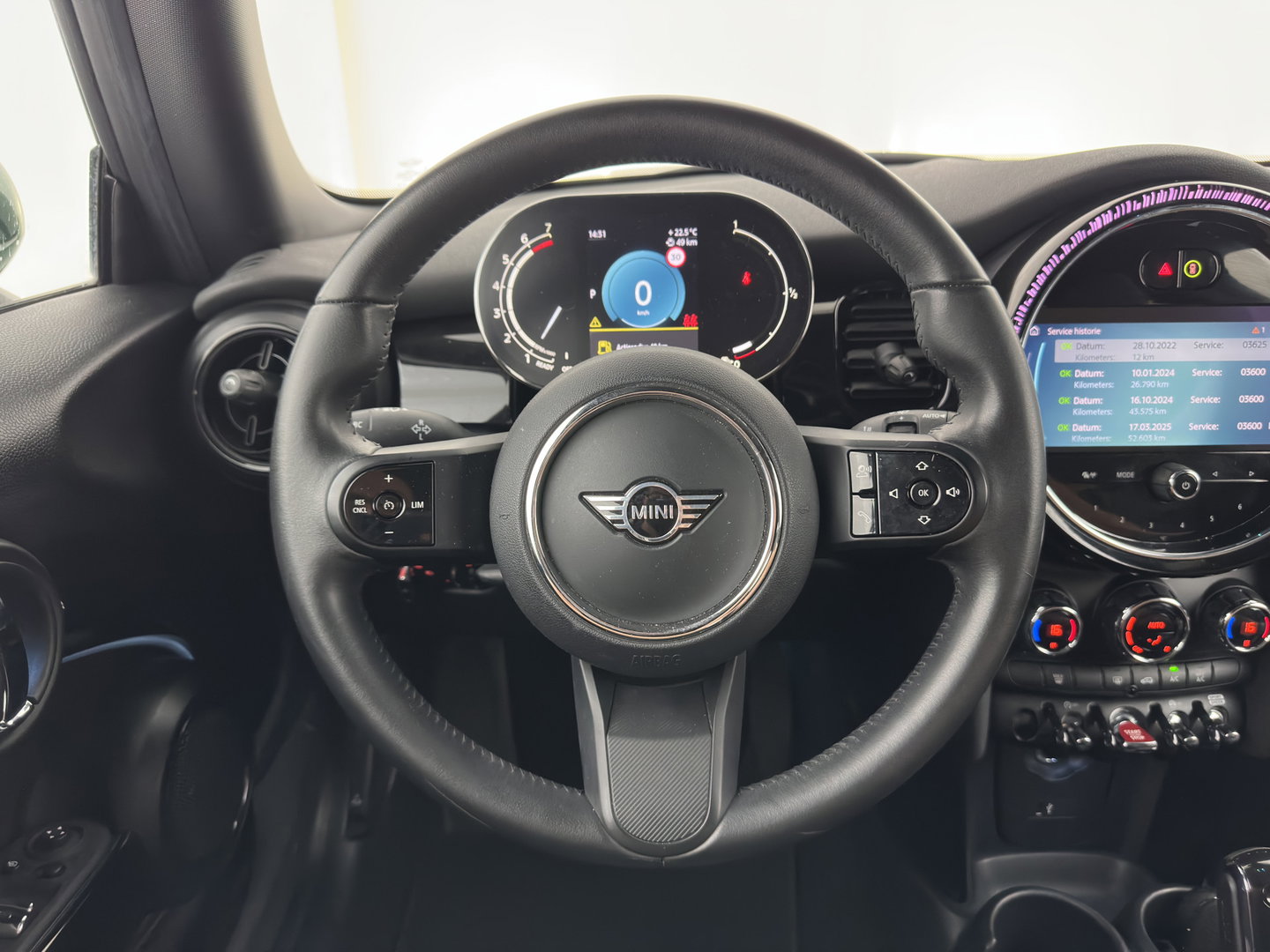 MINI 3-deurs 1.5 One Business Edition (INCL.BTW) Aut. *LEATHER-FABRIC | FULL-LED | NAVI-FULLMAP | SPORT-SEATS | AMBIENT-LIGHT | DIGI-COCKPIT | PRIVACY-GLASS | DAB+ | ECC | PDC | CRUISE | 16''ALU*