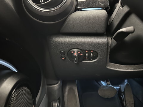 MINI 3-deurs 1.5 One Business Edition (INCL.BTW) Aut. *LEATHER-FABRIC | FULL-LED | NAVI-FULLMAP | SPORT-SEATS | AMBIENT-LIGHT | DIGI-COCKPIT | PRIVACY-GLASS | DAB+ | ECC | PDC | CRUISE | 16''ALU*