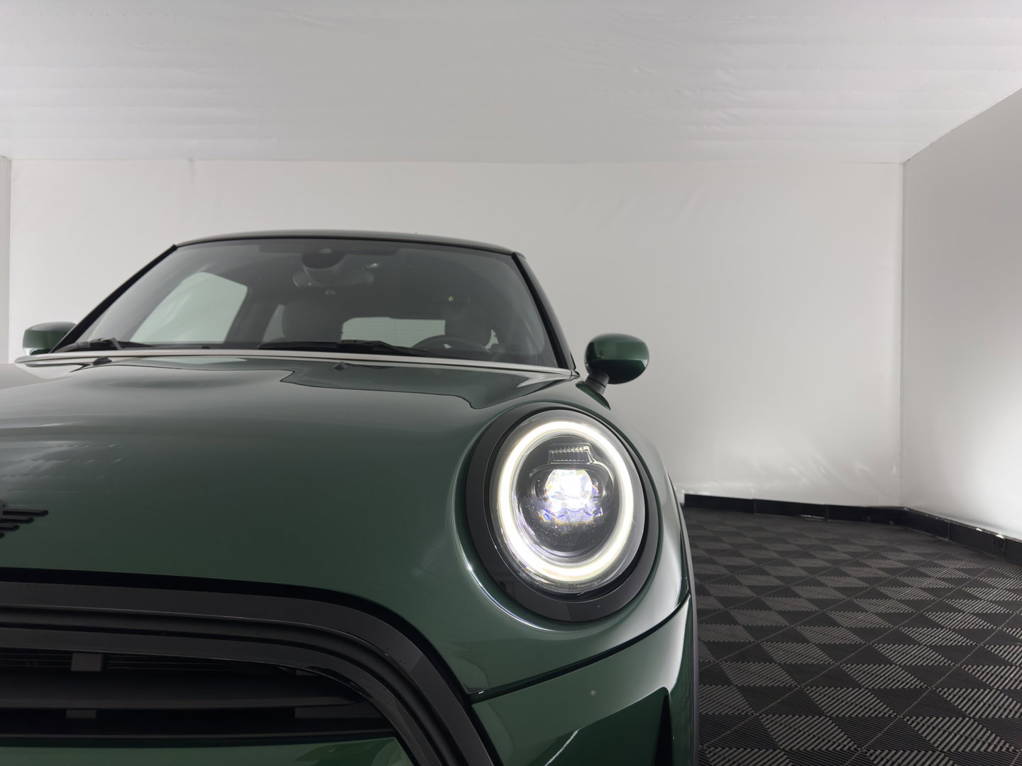 MINI 3-deurs 1.5 One Business Edition (INCL.BTW) Aut. *LEATHER-FABRIC | FULL-LED | NAVI-FULLMAP | SPORT-SEATS | AMBIENT-LIGHT | DIGI-COCKPIT | PRIVACY-GLASS | DAB+ | ECC | PDC | CRUISE | 16''ALU*