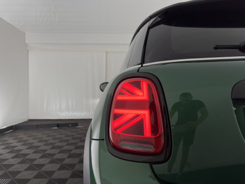 MINI 3-deurs 1.5 One Business Edition (INCL.BTW) Aut. *LEATHER-FABRIC | FULL-LED | NAVI-FULLMAP | SPORT-SEATS | AMBIENT-LIGHT | DIGI-COCKPIT | PRIVACY-GLASS | DAB+ | ECC | PDC | CRUISE | 16''ALU*