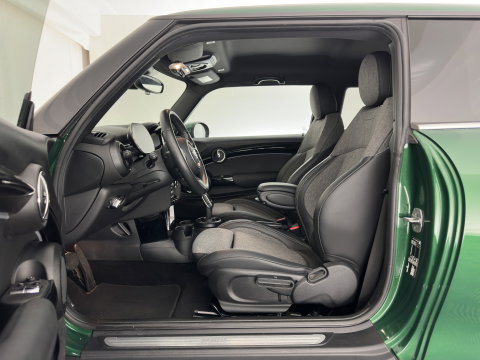 MINI 3-deurs 1.5 One Business Edition (INCL.BTW) Aut. *LEATHER-FABRIC | FULL-LED | NAVI-FULLMAP | SPORT-SEATS | AMBIENT-LIGHT | DIGI-COCKPIT | PRIVACY-GLASS | DAB+ | ECC | PDC | CRUISE | 16''ALU*