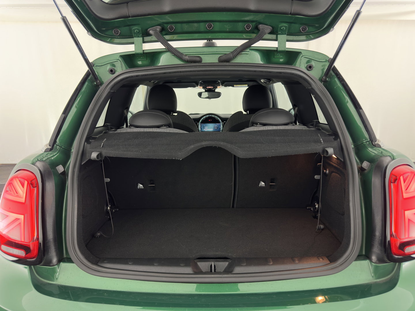 MINI 3-deurs 1.5 One Business Edition (INCL.BTW) Aut. *LEATHER-FABRIC | FULL-LED | NAVI-FULLMAP | SPORT-SEATS | AMBIENT-LIGHT | DIGI-COCKPIT | PRIVACY-GLASS | DAB+ | ECC | PDC | CRUISE | 16''ALU*