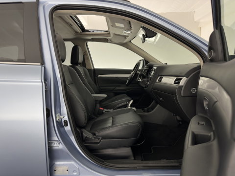 Mitsubishi Outlander 2.0 PHEV instyle Aut. *PANO | LEATHER | XENON | NAVI-FULLMAP | KEYLESS | CAMERA | HEATED-COMFORTSEATS | ECC | SHIFTPADDELS | PDC | CRUISE | DAB | PRIVACY-GLASS | ROCKFORD-AUDIO | LANE-ASSIST | TOWBAR | 18"ALU
