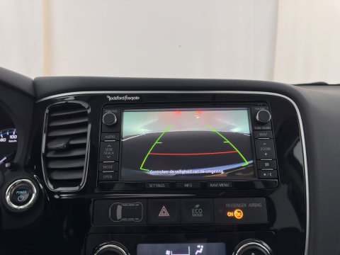 Mitsubishi Outlander 2.0 PHEV instyle Aut. *PANO | LEATHER | XENON | NAVI-FULLMAP | KEYLESS | CAMERA | HEATED-COMFORTSEATS | ECC | SHIFTPADDELS | PDC | CRUISE | DAB | PRIVACY-GLASS | ROCKFORD-AUDIO | LANE-ASSIST | TOWBAR | 18"ALU