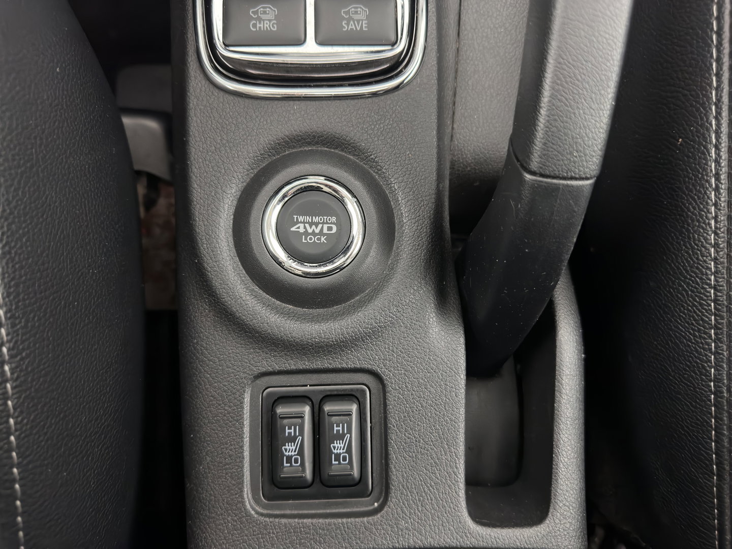 Mitsubishi Outlander 2.0 PHEV instyle Aut. *PANO | LEATHER | XENON | NAVI-FULLMAP | KEYLESS | CAMERA | HEATED-COMFORTSEATS | ECC | SHIFTPADDELS | PDC | CRUISE | DAB | PRIVACY-GLASS | ROCKFORD-AUDIO | LANE-ASSIST | TOWBAR | 18"ALU