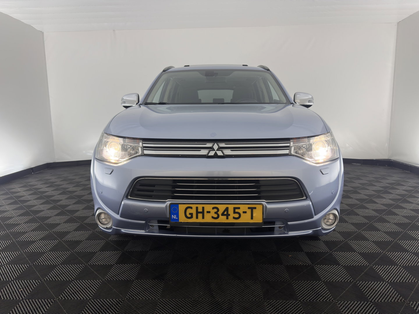 Mitsubishi Outlander 2.0 PHEV instyle Aut. *PANO | LEATHER | XENON | NAVI-FULLMAP | KEYLESS | CAMERA | HEATED-COMFORTSEATS | ECC | SHIFTPADDELS | PDC | CRUISE | DAB | PRIVACY-GLASS | ROCKFORD-AUDIO | LANE-ASSIST | TOWBAR | 18"ALU
