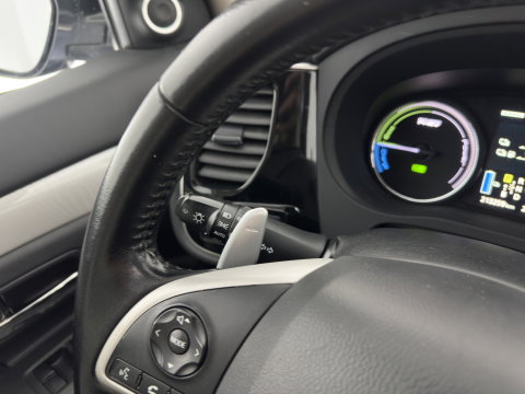 Mitsubishi Outlander 2.0 PHEV instyle Aut. *PANO | LEATHER | XENON | NAVI-FULLMAP | KEYLESS | CAMERA | HEATED-COMFORTSEATS | ECC | SHIFTPADDELS | PDC | CRUISE | DAB | PRIVACY-GLASS | ROCKFORD-AUDIO | LANE-ASSIST | TOWBAR | 18"ALU