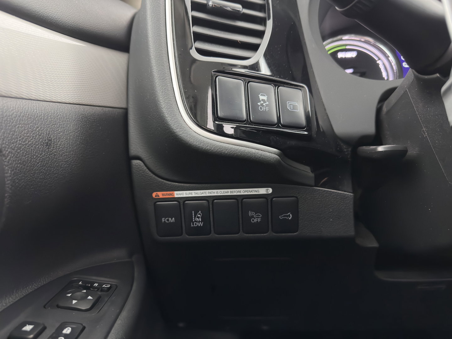 Mitsubishi Outlander 2.0 PHEV instyle Aut. *PANO | LEATHER | XENON | NAVI-FULLMAP | KEYLESS | CAMERA | HEATED-COMFORTSEATS | ECC | SHIFTPADDELS | PDC | CRUISE | DAB | PRIVACY-GLASS | ROCKFORD-AUDIO | LANE-ASSIST | TOWBAR | 18"ALU