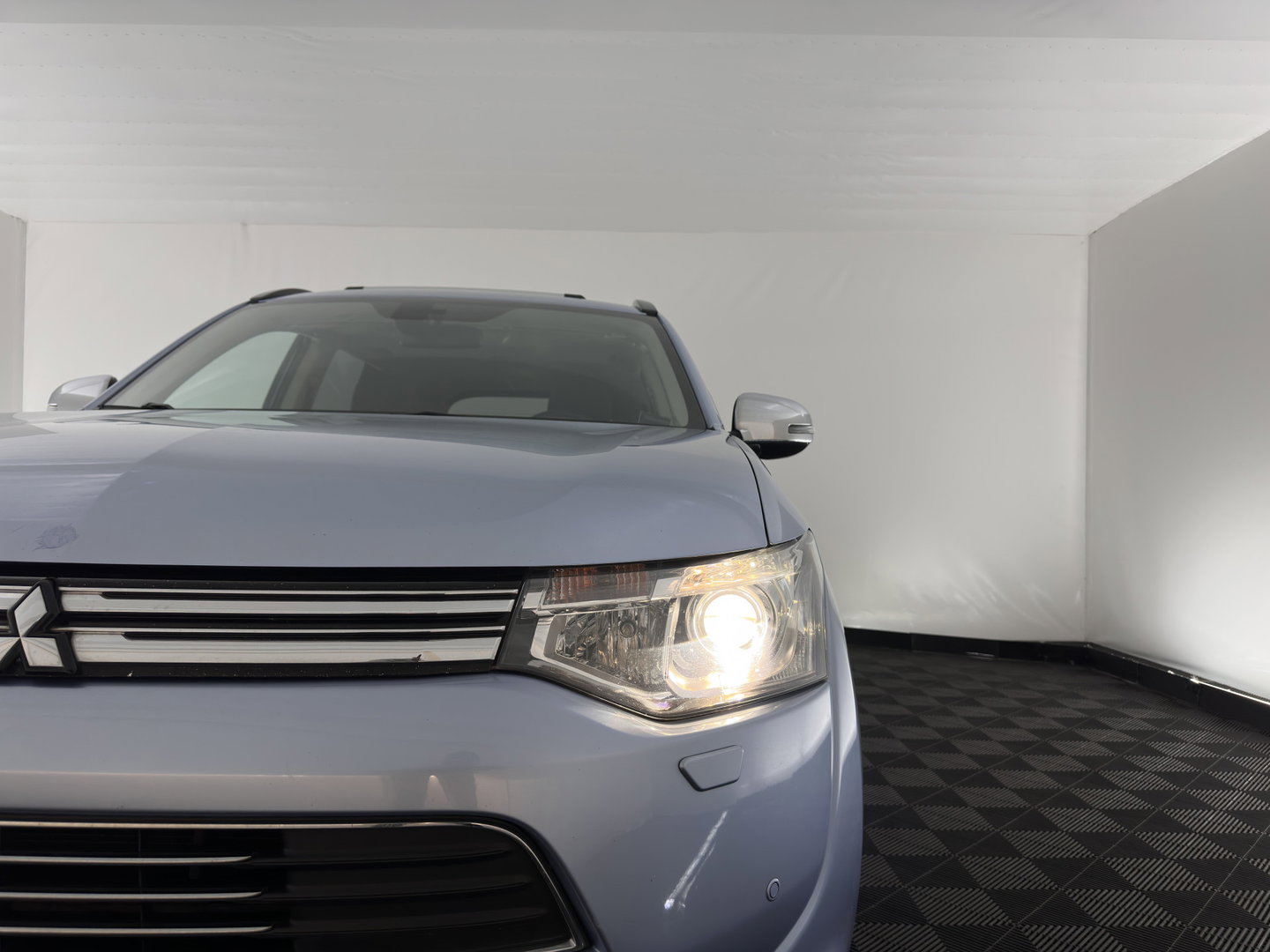 Mitsubishi Outlander 2.0 PHEV instyle Aut. *PANO | LEATHER | XENON | NAVI-FULLMAP | KEYLESS | CAMERA | HEATED-COMFORTSEATS | ECC | SHIFTPADDELS | PDC | CRUISE | DAB | PRIVACY-GLASS | ROCKFORD-AUDIO | LANE-ASSIST | TOWBAR | 18"ALU