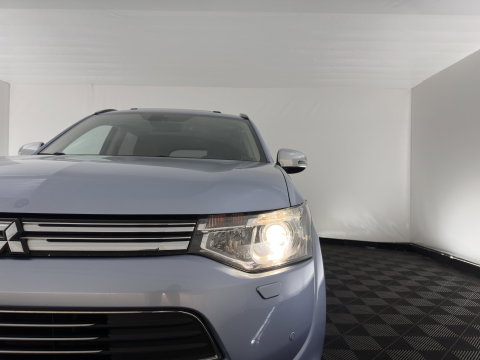 Mitsubishi Outlander 2.0 PHEV instyle Aut. *PANO | LEATHER | XENON | NAVI-FULLMAP | KEYLESS | CAMERA | HEATED-COMFORTSEATS | ECC | SHIFTPADDELS | PDC | CRUISE | DAB | PRIVACY-GLASS | ROCKFORD-AUDIO | LANE-ASSIST | TOWBAR | 18"ALU