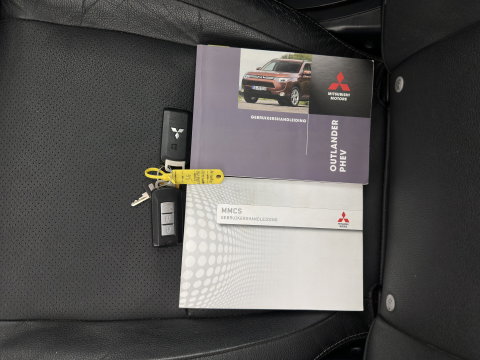Mitsubishi Outlander 2.0 PHEV instyle Aut. *PANO | LEATHER | XENON | NAVI-FULLMAP | KEYLESS | CAMERA | HEATED-COMFORTSEATS | ECC | SHIFTPADDELS | PDC | CRUISE | DAB | PRIVACY-GLASS | ROCKFORD-AUDIO | LANE-ASSIST | TOWBAR | 18"ALU