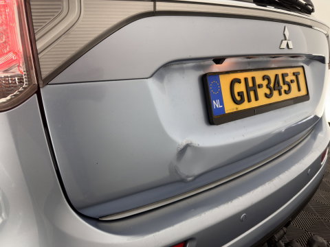 Mitsubishi Outlander 2.0 PHEV instyle Aut. *PANO | LEATHER | XENON | NAVI-FULLMAP | KEYLESS | CAMERA | HEATED-COMFORTSEATS | ECC | SHIFTPADDELS | PDC | CRUISE | DAB | PRIVACY-GLASS | ROCKFORD-AUDIO | LANE-ASSIST | TOWBAR | 18"ALU