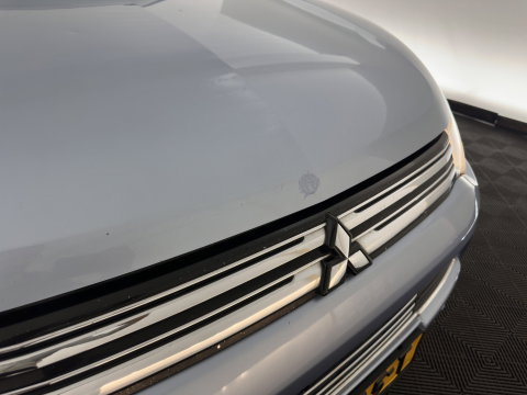 Mitsubishi Outlander 2.0 PHEV instyle Aut. *PANO | LEATHER | XENON | NAVI-FULLMAP | KEYLESS | CAMERA | HEATED-COMFORTSEATS | ECC | SHIFTPADDELS | PDC | CRUISE | DAB | PRIVACY-GLASS | ROCKFORD-AUDIO | LANE-ASSIST | TOWBAR | 18"ALU