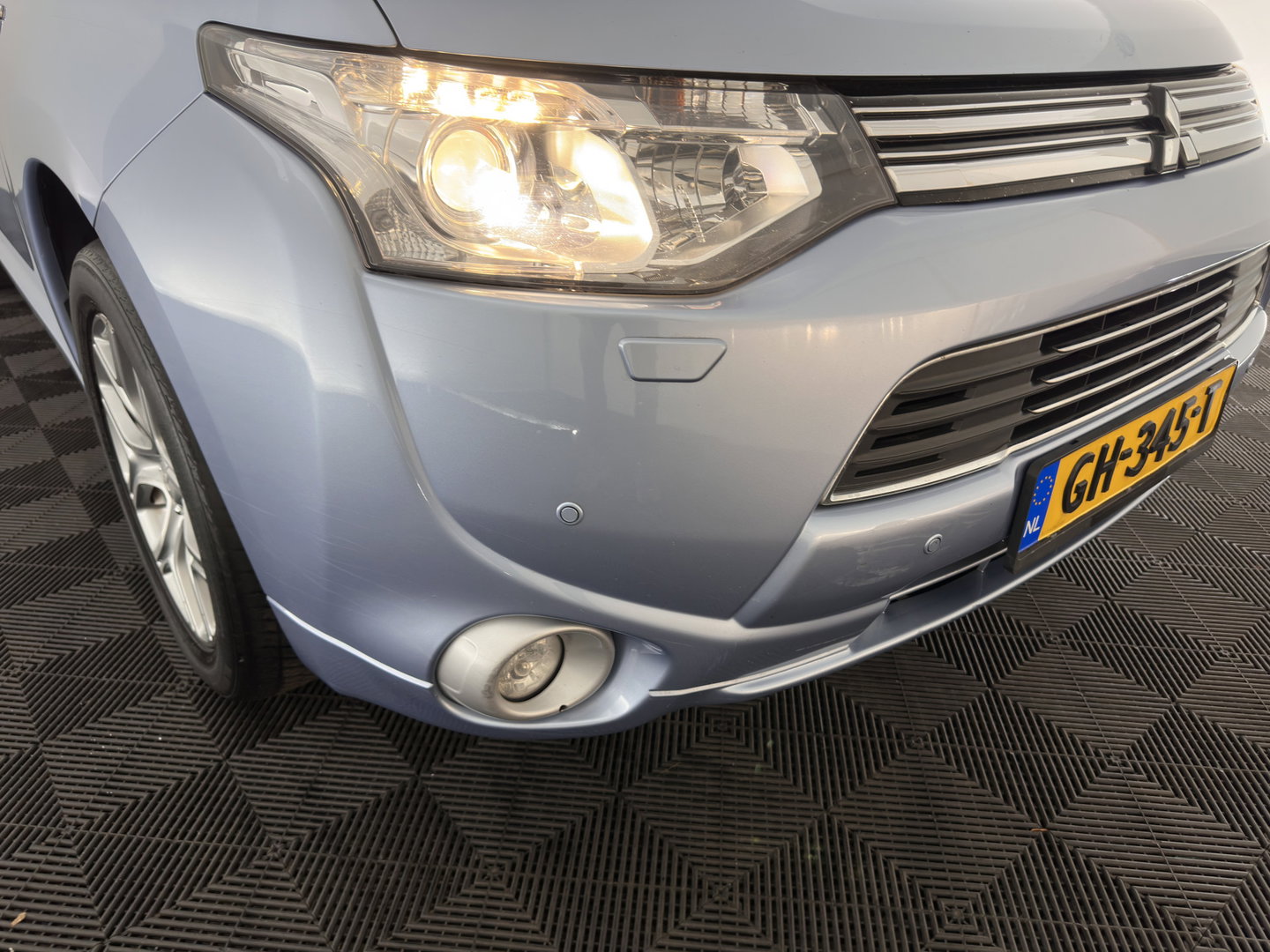 Mitsubishi Outlander 2.0 PHEV instyle Aut. *PANO | LEATHER | XENON | NAVI-FULLMAP | KEYLESS | CAMERA | HEATED-COMFORTSEATS | ECC | SHIFTPADDELS | PDC | CRUISE | DAB | PRIVACY-GLASS | ROCKFORD-AUDIO | LANE-ASSIST | TOWBAR | 18"ALU