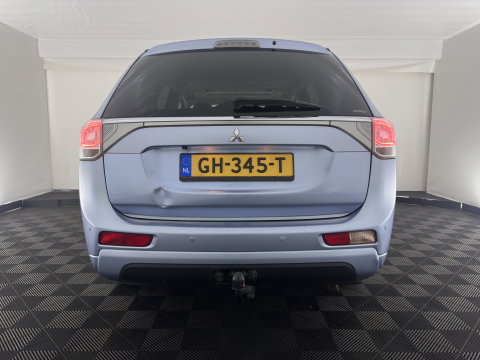 Mitsubishi Outlander 2.0 PHEV instyle Aut. *PANO | LEATHER | XENON | NAVI-FULLMAP | KEYLESS | CAMERA | HEATED-COMFORTSEATS | ECC | SHIFTPADDELS | PDC | CRUISE | DAB | PRIVACY-GLASS | ROCKFORD-AUDIO | LANE-ASSIST | TOWBAR | 18"ALU