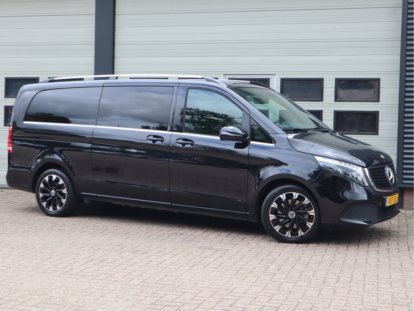 Mercedes-Benz EQV 300 90kWh L3 Extra lang - 8 Persoons - ACC - elc. Schuif - Camera 360