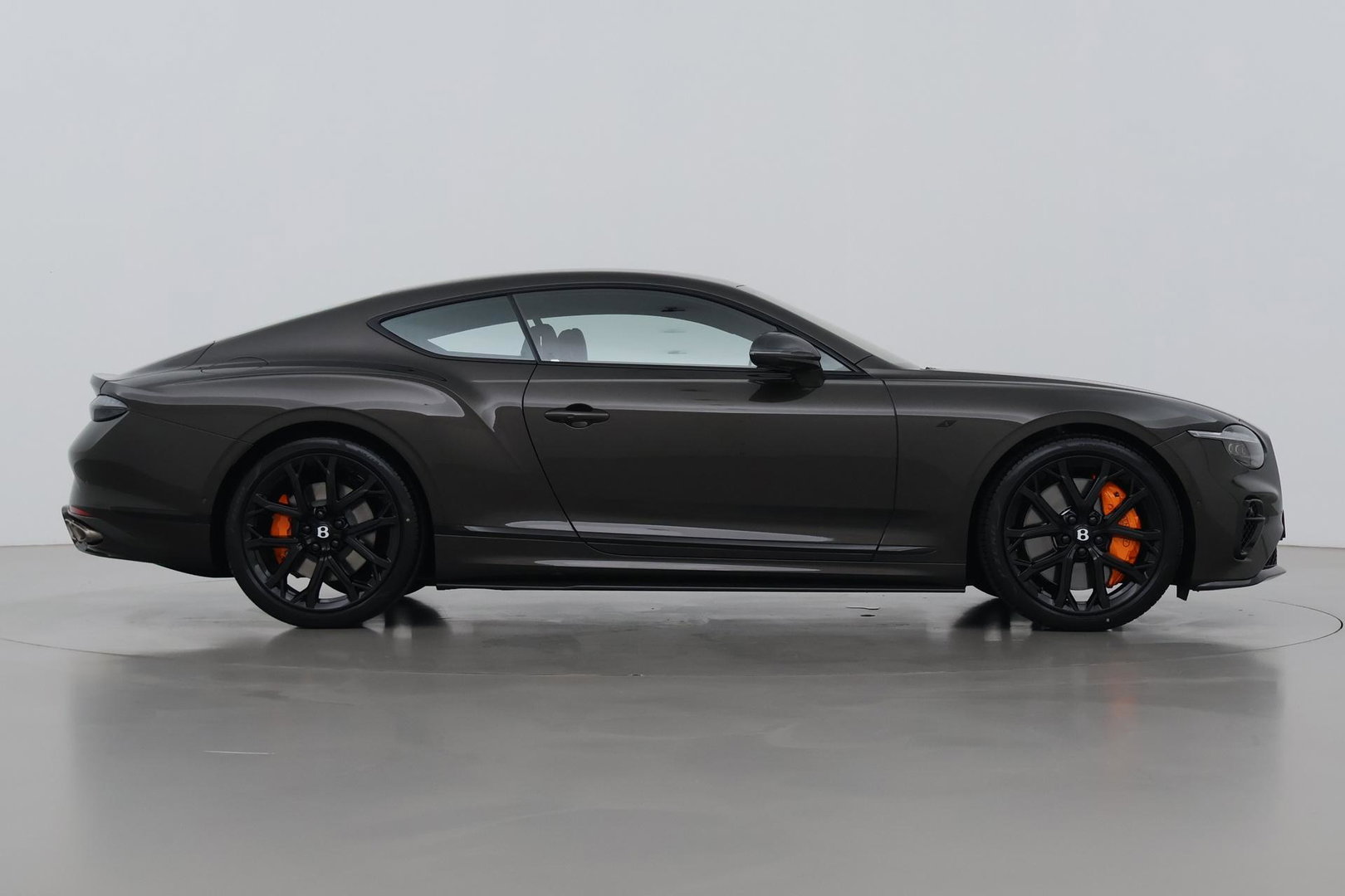 Bentley Continental GT 4.0 V8 Hybrid | Spectre Brown | Carbon Styling Edition | Touring Specification | Rotating Display | Akrapovič Uitlaat | Massage+Ventilatie