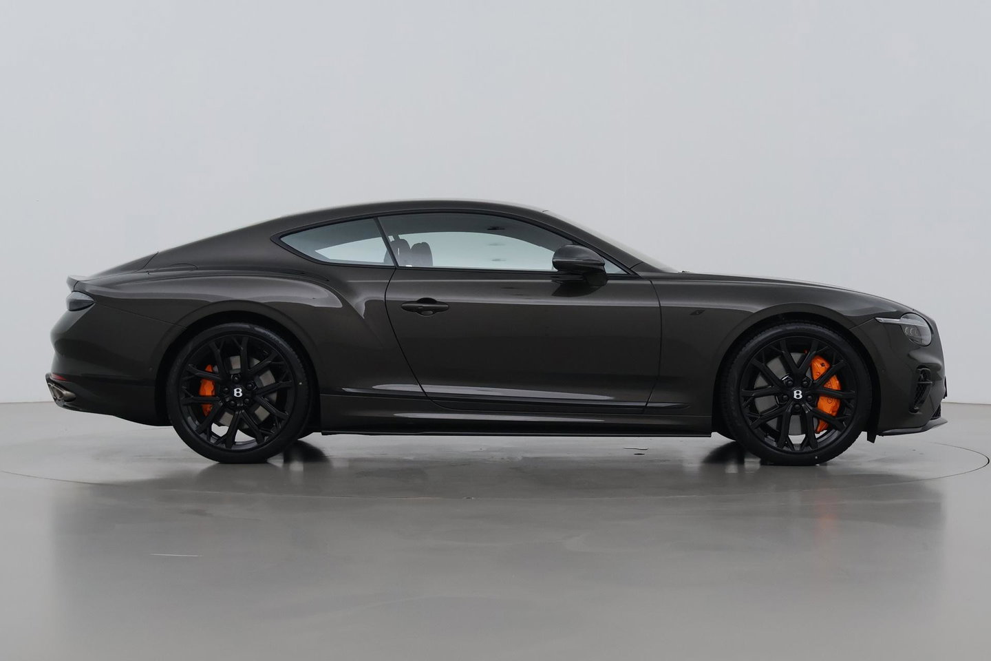 Bentley Continental GT 4.0 V8 Hybrid | Spectre Brown | Carbon Styling Edition | Touring Specification | Rotating Display | Akrapovič Uitlaat | Massage+Ventilatie