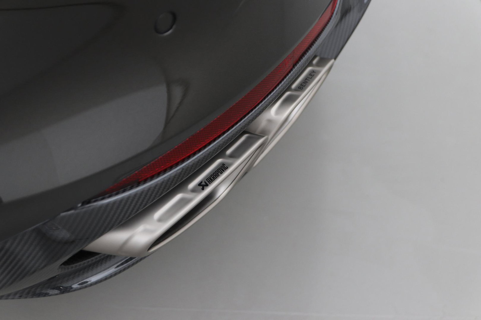 Bentley Continental GT 4.0 V8 Hybrid | Spectre Brown | Carbon Styling Edition | Touring Specification | Rotating Display | Akrapovič Uitlaat | Massage+Ventilatie