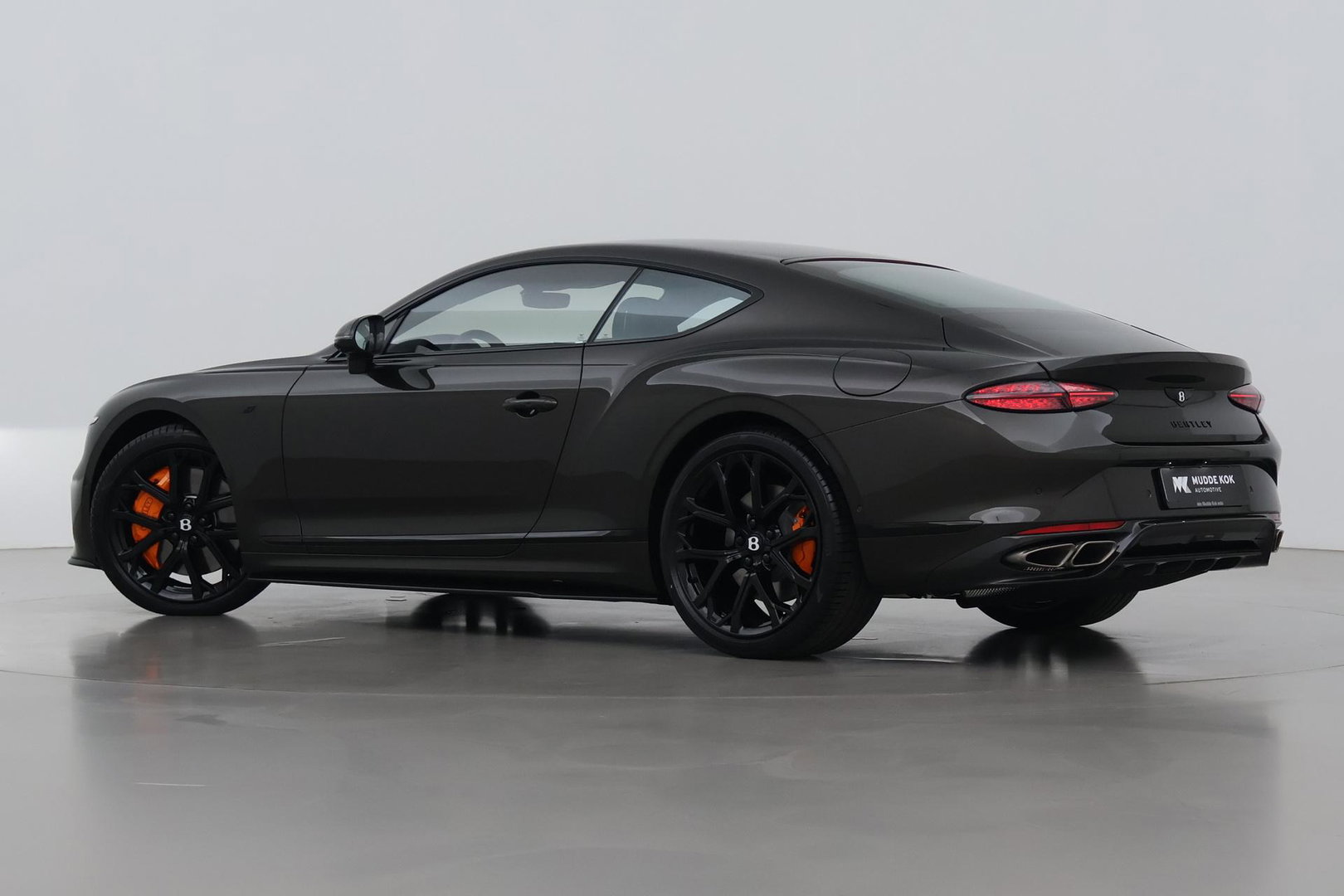 Bentley Continental GT 4.0 V8 Hybrid | Spectre Brown | Carbon Styling Edition | Touring Specification | Rotating Display | Akrapovič Uitlaat | Massage+Ventilatie