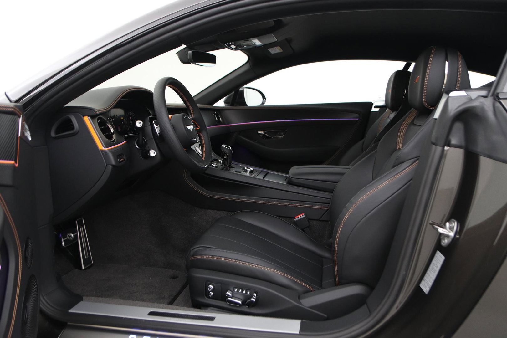 Bentley Continental GT 4.0 V8 Hybrid | Spectre Brown | Carbon Styling Edition | Touring Specification | Rotating Display | Akrapovič Uitlaat | Massage+Ventilatie