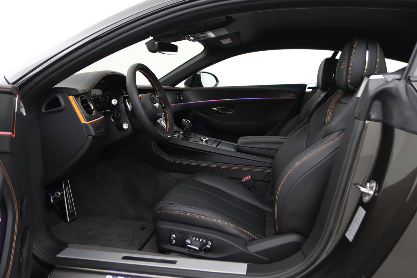 Bentley Continental GT 4.0 V8 Hybrid | Spectre Brown | Carbon Styling Edition | Touring Specification | Rotating Display | Akrapovič Uitlaat | Massage+Ventilatie