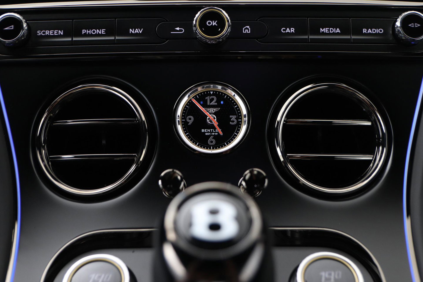 Bentley Continental GT 4.0 V8 Hybrid | Spectre Brown | Carbon Styling Edition | Touring Specification | Rotating Display | Akrapovič Uitlaat | Massage+Ventilatie