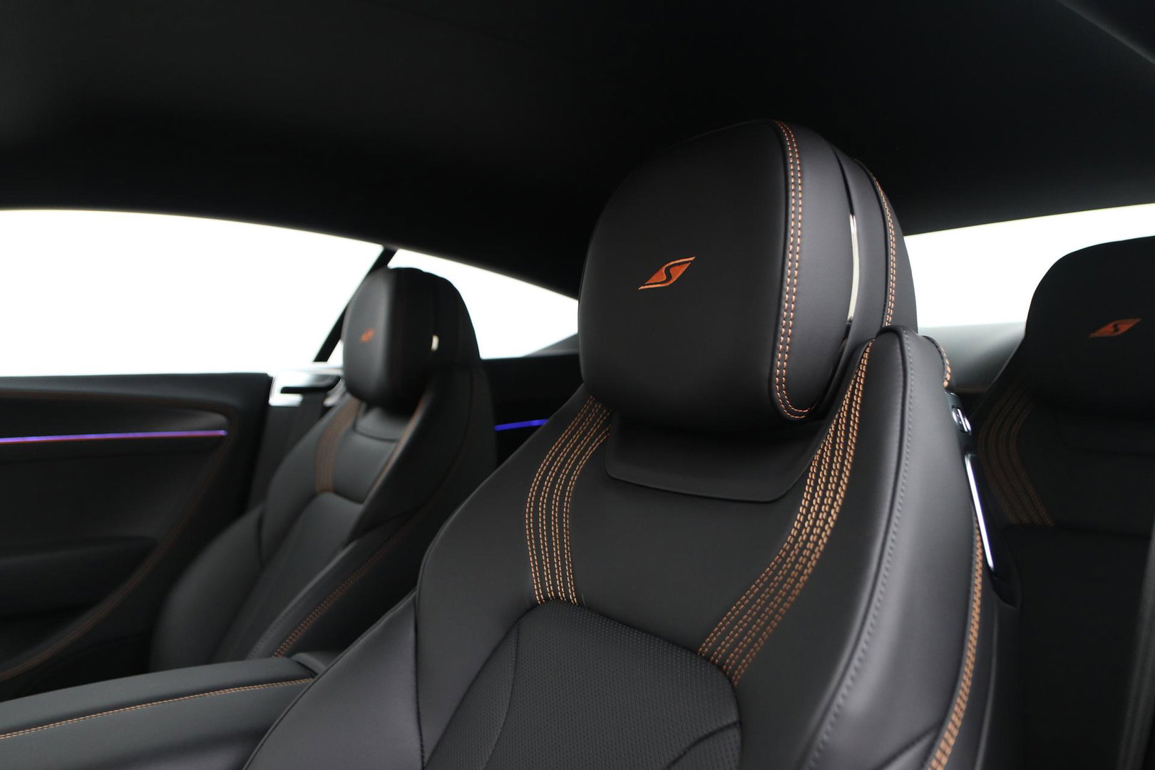 Bentley Continental GT 4.0 V8 Hybrid | Spectre Brown | Carbon Styling Edition | Touring Specification | Rotating Display | Akrapovič Uitlaat | Massage+Ventilatie