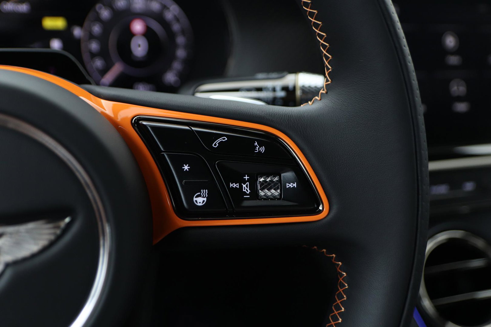 Bentley Continental GT 4.0 V8 Hybrid | Spectre Brown | Carbon Styling Edition | Touring Specification | Rotating Display | Akrapovič Uitlaat | Massage+Ventilatie