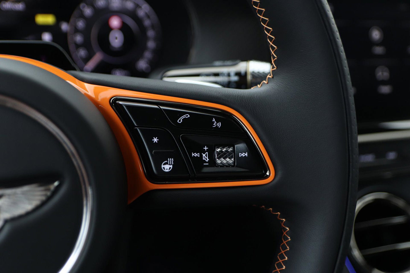 Bentley Continental GT 4.0 V8 Hybrid | Spectre Brown | Carbon Styling Edition | Touring Specification | Rotating Display | Akrapovič Uitlaat | Massage+Ventilatie