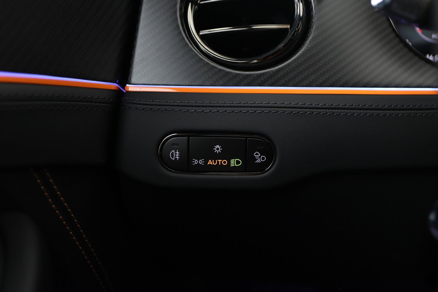 Bentley Continental GT 4.0 V8 Hybrid | Spectre Brown | Carbon Styling Edition | Touring Specification | Rotating Display | Akrapovič Uitlaat | Massage+Ventilatie
